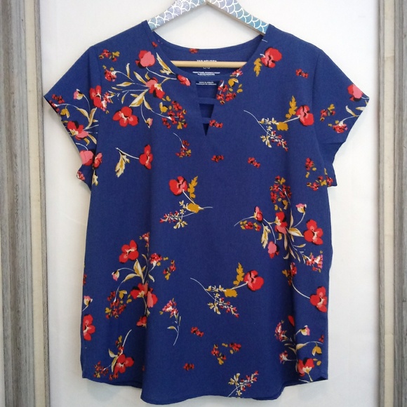 Van Heusen Tops - Van Heusen Navy Floral V Neck Detail Blouse L
